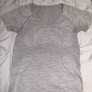lululemon v-neck short sleeve swiftly top